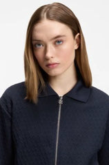 XS